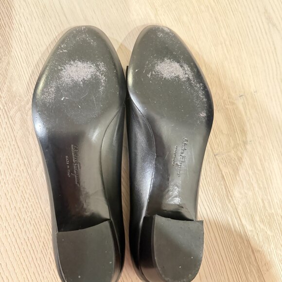 Ferragamo black vara pump - Picture 10 of 13